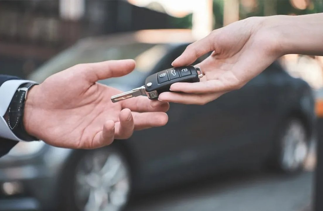 Compraventa de vehículos: qué tener en cuenta antes de entregar un auto o dinero