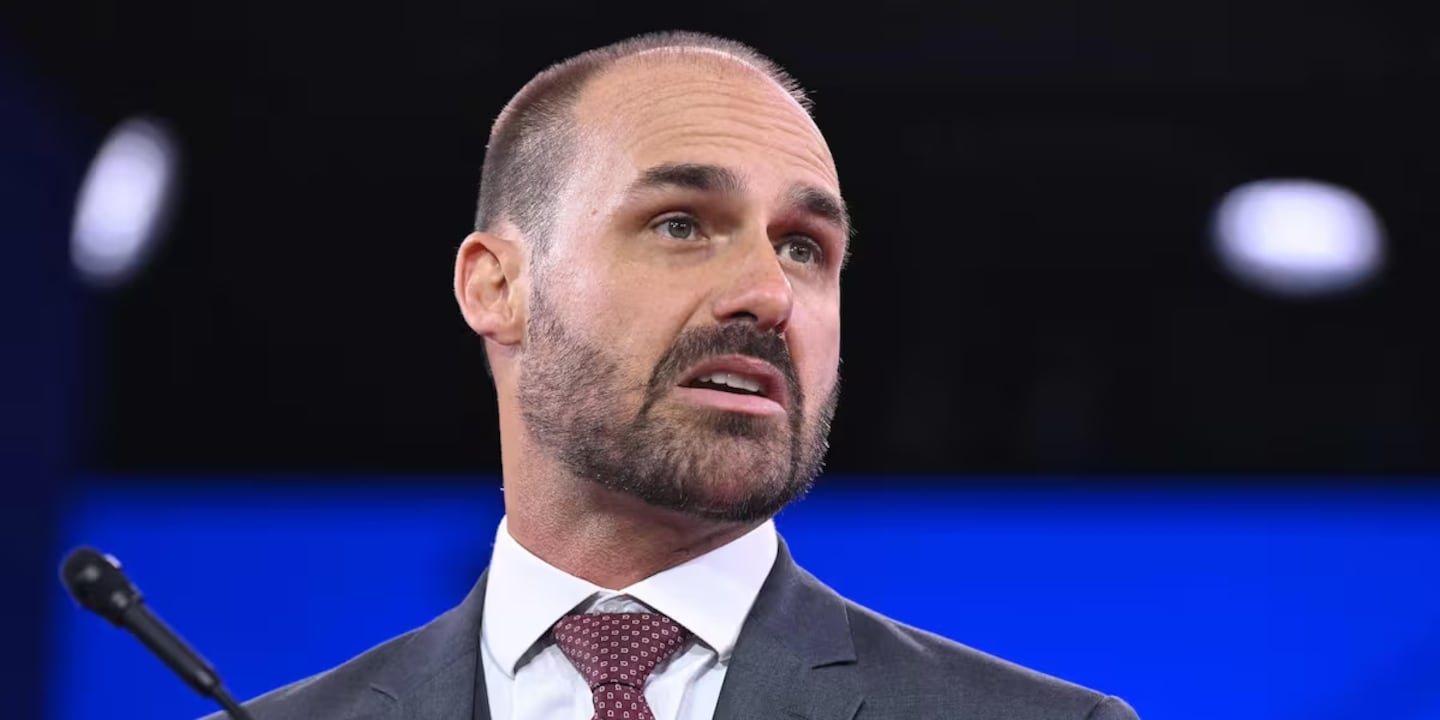 La Justicia brasileña ordenó la detención inmediata de Eduardo Bolsonaro: deberá cumplir 4 años de prisión