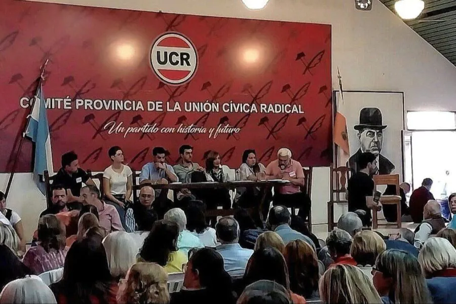 Tensión, rebelión de bases y controversias financieras…