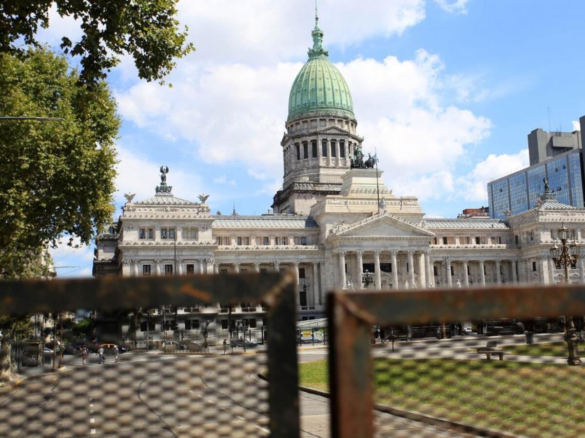 El Gobierno busca frenar la sesión sobre la Ley de Tierras y negocia cambios a proyectos de Malvinas y el Presupuesto 2027