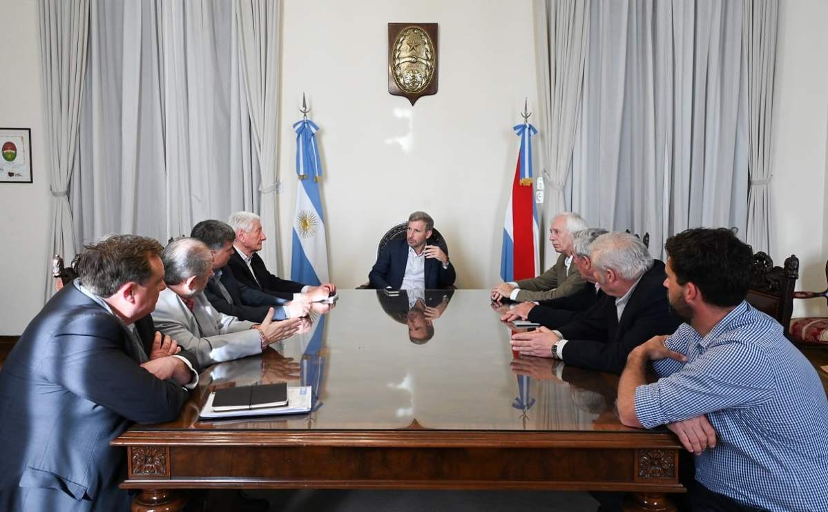 Frigerio recibió a representantes de CRA y Farer por los caminos rurales